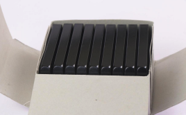 Taffijn Zwarte toesten plastiek glanzend Taffijn Zwarte toesten plastiek glanzend