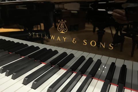 Steinway & Sons S 285659