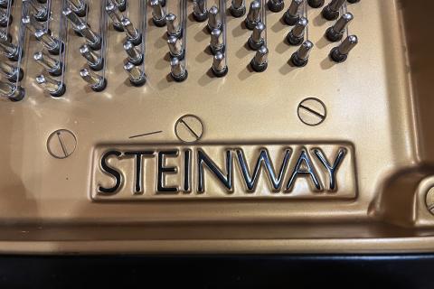 Steinway & Sons B 562415